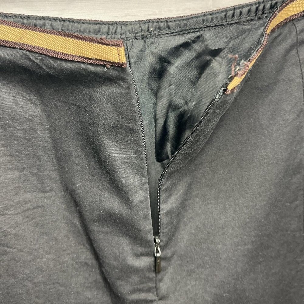 Filo women’s black skirt. Side zip with beaded floral design on front. - Picture 4 of 6